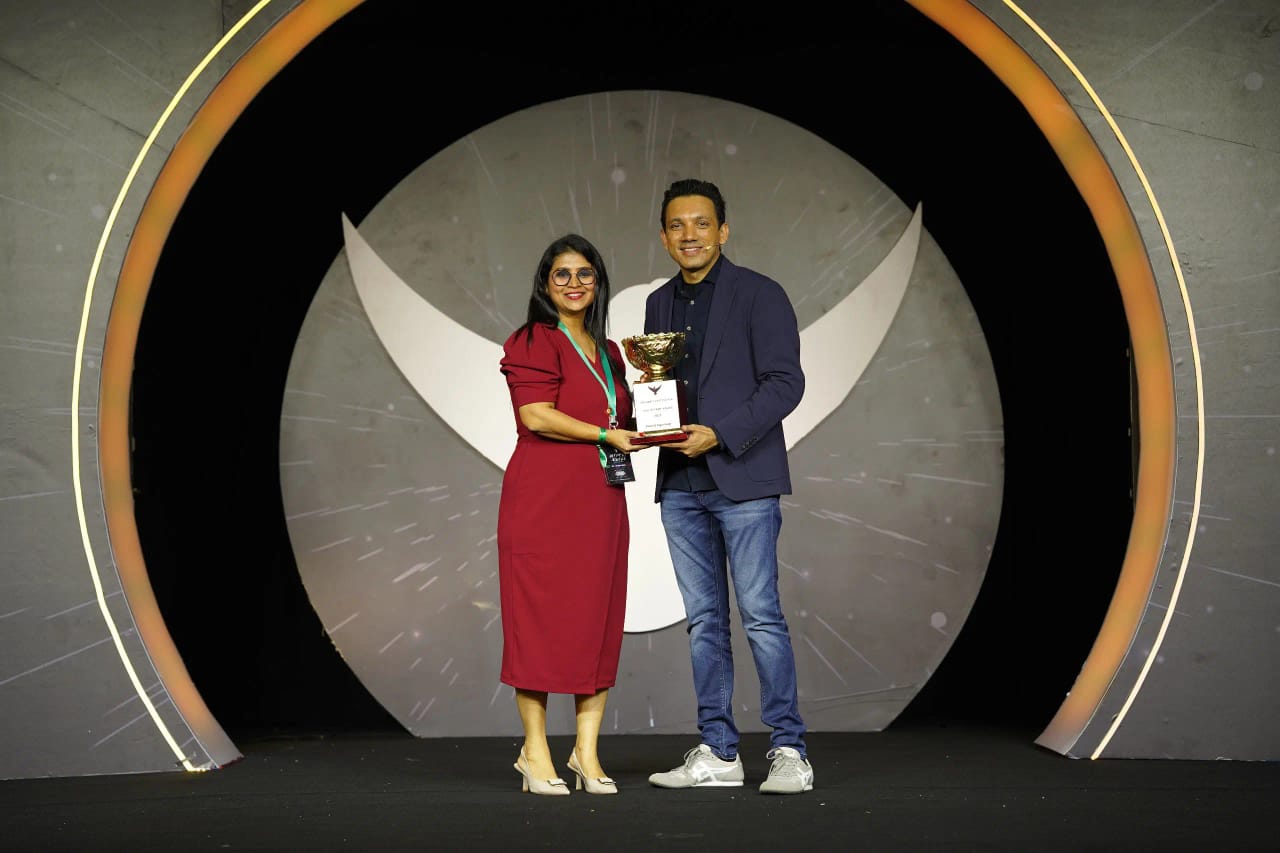 Preeti receiving the Hall of Fame trophy
